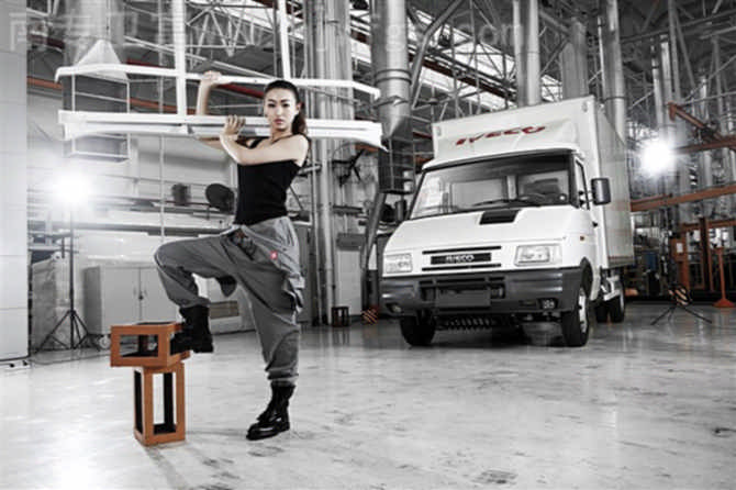 依维柯卫富特种汽车制服诱惑